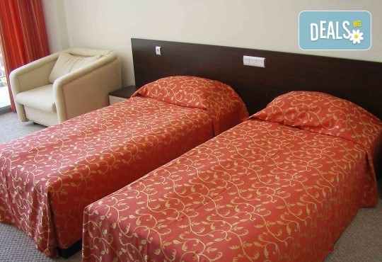 Супер last minute оферта! 1 нощувка на база закуска, закуска и вечеря или All inlcusive в периода: 04.07 - 08.07 в хотел Tia Maria 3*, Слънчев бряг, от Тез Тур - Снимка 4