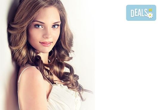 Нова прическа! Подстригване с гореща ножица (терапия), маска с арганово масло и прав сешоар в Салон за красота B Beauty! - Снимка 2