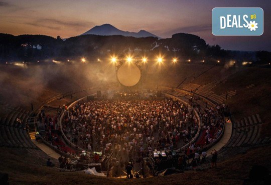 Само в Кино Арена, само през септември! Прожекция на концерта David Gilmour Live At Pompeii на 13 и 16 септември от 20ч., в Кино Арена в София! - Снимка 4