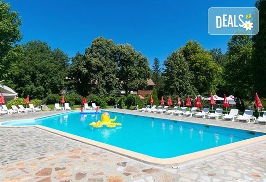 Почивка в комплекс Фазанария! Нощувка, закуска и вечеря за ДВАМА + басейн, шезлонг, детски кът и фитнес в бивша резиденция на Т. Живков до гр. Пазарджик - Снимка 18