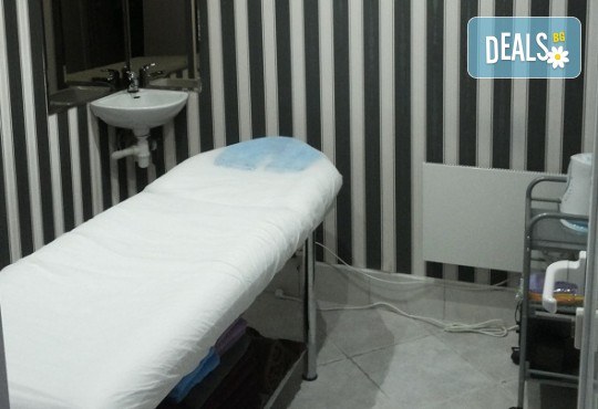 Свежо настроение с цветни кичури с пигменти за руса коса - розови, сини, електрикови и оформяне със сешоар в студио Beauty, Лозенец! - Снимка 4