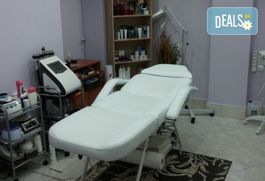 Свежо настроение с цветни кичури с пигменти за руса коса - розови, сини, електрикови и оформяне със сешоар в студио Beauty, Лозенец! - Снимка 5