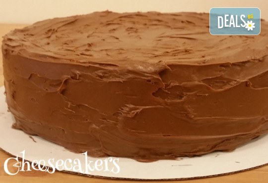 Двоен брауни чийзкейк с шоколад - цели 3 килограма, 16 парчета - най-голямото сладко изкушение на сладкарница Cheesecakers! - Снимка 1