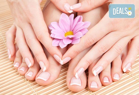 За перфектна празнична визия! Медицински педикюр и класически маникюр само в салон Румяна Дермал! - Снимка 2