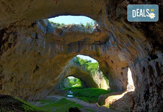 Екскурзия до Крушунски водопади, Деветашка пещера и Ловеч с еднодневна екскурзия с осигурен транспорт и екскурзовод от Глобул Турс! - Снимка 5