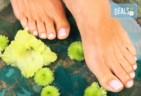 Ярки цветове! Дълготраен маникюр или педикюр с гел лак SNB и 2 авторски декорации в Ивелина Студио! - Снимка 3