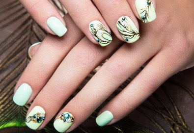 Маникюр с гел лак, 2 декорации и бонус: премахване на стар гел лак в салон Reni nails