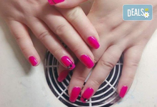 Маникюр с гел лак, 2 декорации и бонус: премахване на стар гел лак в салон Reni nails - Снимка 10