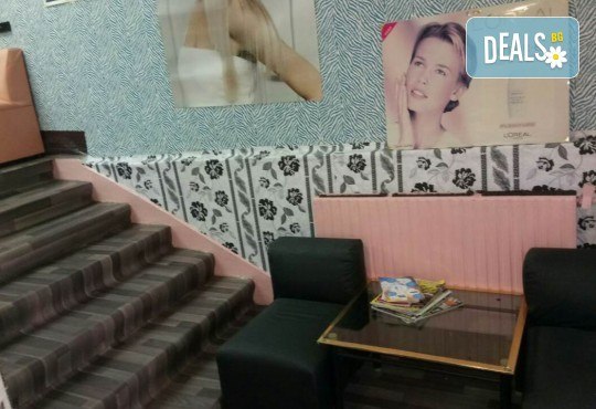 Маникюр с гел лак, 2 декорации и бонус: премахване на стар гел лак в салон Reni nails - Снимка 5