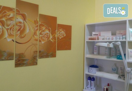 Покажете перфектните си крака с козметичен педикюр с гел лак на SNB и две декорации в салон Bellissima Donna - Снимка 8