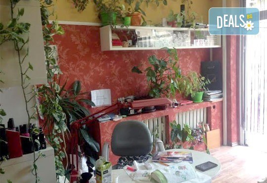 Класически или френски маникюр с лакове на O.P.I, печен топ лак за дълготраен блясък и издръжливост и 2 декорации в салон за красота Невени! - Снимка 5