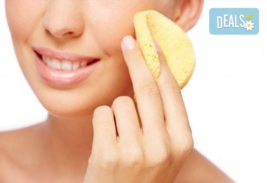 Почистване на лице и ръце на ензимно ниво, ароматерапия и масаж на цяло тяло с лечебно олио в масажно студио Дилянали - Снимка 2