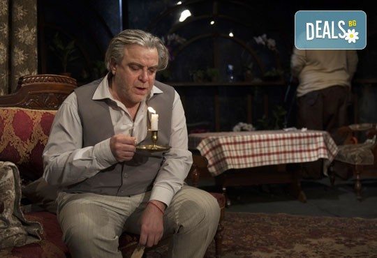 Отново на театър! Гледайте Герасим Георгиев - Геро и Владимир Пенев в Семеен албум на 20.09. от 19 ч, в Младежки театър, един билет! - Снимка 4