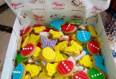 Детски бисквити! 50 броя ръчно декорирани бисквити с пеперуди, цветенца, пиленца, калинки, зайчета и други от сладкарите на Muffin House!