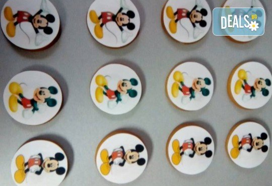 Изненадайте Вашия малчуган! Детски бисквити със снимка на любим герой: Мики Маус, Миньоните, Макуин, Елза или с друга снимка по избор от Muffin House! - Снимка 2