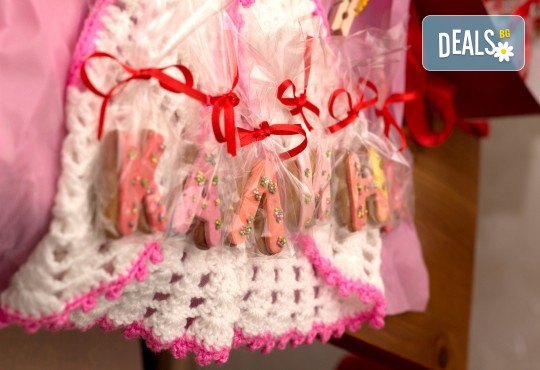 За кръщене или рожден ден! 11 бутикови бисквити букви и фигурки с целофанова опаковка и панделки от Muffin House! - Снимка 4