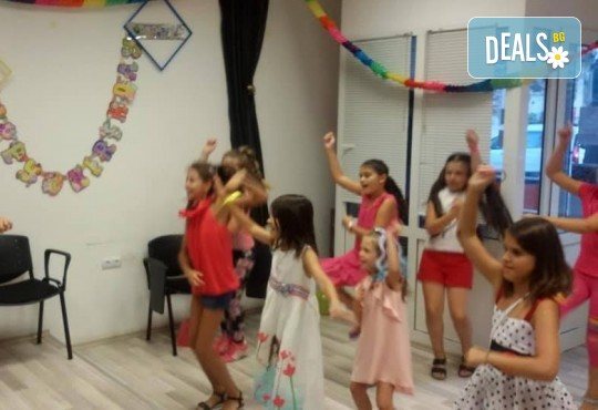 Детски рожден ден в Детски център Приказен свят на супер цена! Зала за деца, зала за възрастни, напитки, пица, украса и аниматор или DJ! - Снимка 12