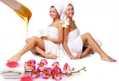 Копринено съвършенство! Гладка кожа с кола маска за жени на зона по избор в студио за красота Five!