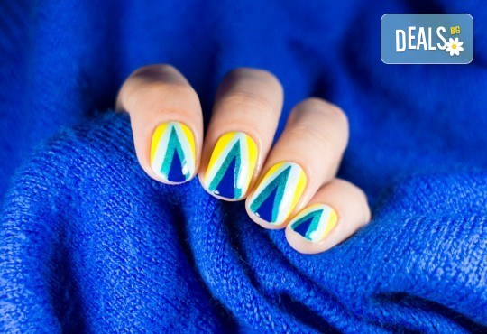 Добавете красив детайл върху ръцете с дълготраен маникюр с гел лак Bluesky с 4 декорации от студио Five! - Снимка 1