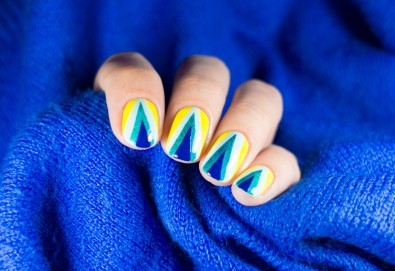 Добавете красив детайл върху ръцете с дълготраен маникюр с гел лак Bluesky с 4 декорации от студио Five!