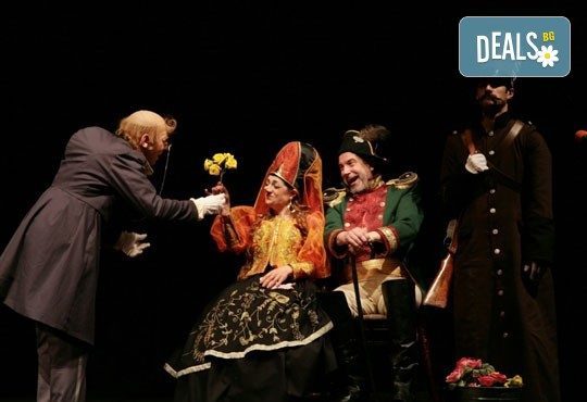 Гледайте Калин Врачански и Мария Сапунджиева в Ревизор в Театър ''София'' на 20.10. от 19 ч., билет за един - Снимка 4