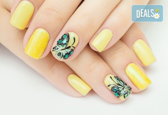 Перфектни ръце и крака! Маникюр и/или педикюр с BlueSky, 2 декорации и СПА терапия в салон за красота Женско Царство - Снимка 2