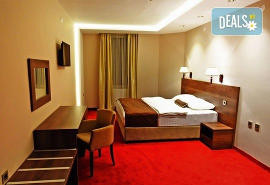 Посрещнете Нова Година 2018 в Лесковац в хотел Bavka 3*! 2 нощувки със закуски и вечеря, Празнична вечеря с музикална програма, транспорт - Снимка 4