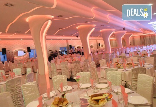 Посрещнете Нова Година 2018 в Лесковац в хотел Bavka 3*! 2 нощувки със закуски и вечеря, Празнична вечеря с музикална програма, транспорт - Снимка 3