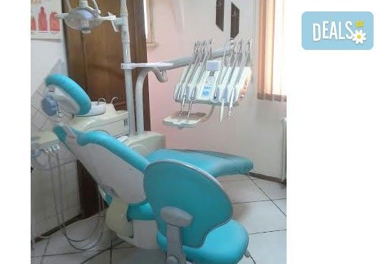 Фотополимерна пломба, преглед, план на лечение и почистване на зъбен камък в Дентален кабинет д-р Маринашева - Снимка 3