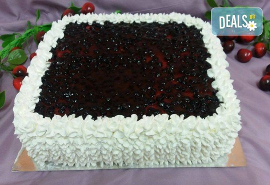 Голяма квадратна плодова торта с боровинки, ягоди или череши от сладкарница Черешка - Снимка 1