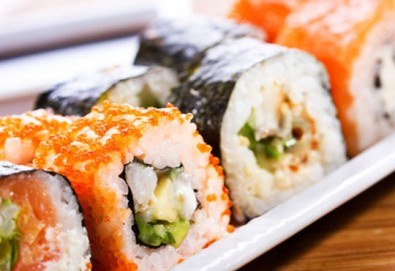 Суши сет Tsunami с 84 бр. екзотични суши хапки с авокадо, терияки, филе от сьомга, риба тон от Sushi King!