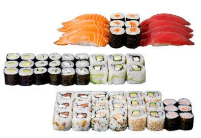 Супер предложение от Sushi King! 50 броя хапки със сьомга, пушена скумрия, нори, авокадо и японски сосове в Суши сет Даймьо! - Снимка