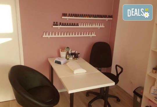 Педикюр с гел лак и бонус: сваляне на стар гел лак в салон за красота Сиемпре Белла - Снимка 6