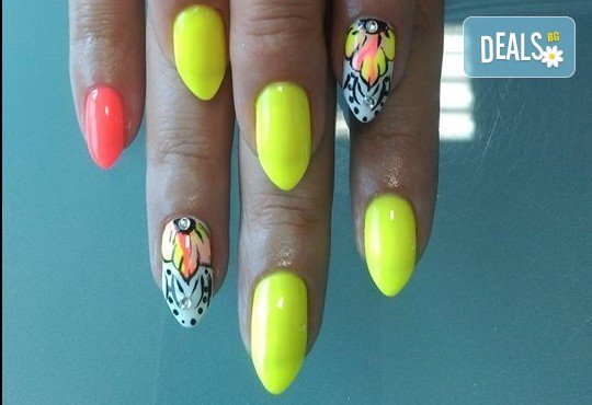 Дълготрайни цветове и безупречен стил! Маникюр с гел лак и сваляне на стар гел лак в A1 Beauty Salon - Снимка 4