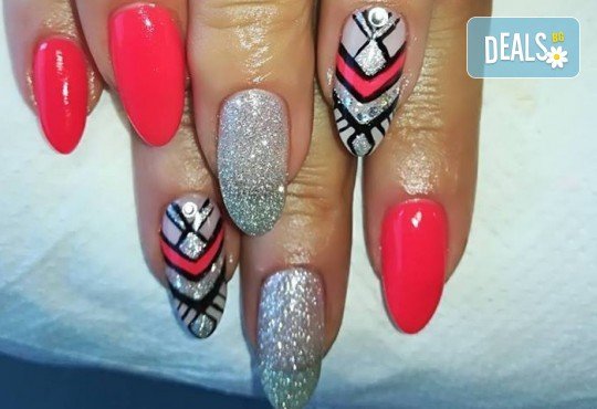Дълготрайни цветове и безупречен стил! Маникюр с гел лак и сваляне на стар гел лак в Noni Style - Снимка 3