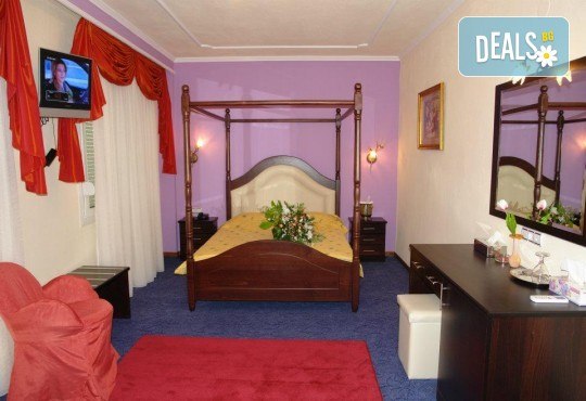 Нова година в Драма, Гърция! 2 нощувки със закуски, празнична вечеря с програма в Achilio Hotel 4*, транспорт и посещение на Лидия, Филипи, Кавала и Керкини! - Снимка 6