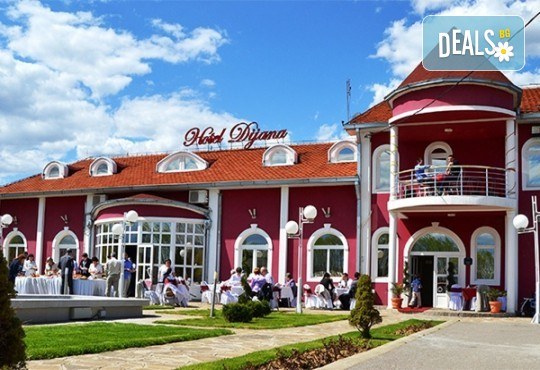 Посрещнете Нова година 2018 в Пирот! Празнична вечеря в ресторант Диана с музика на живо и неограничен алкохол, със собствен или организиран транспорт - Снимка 2