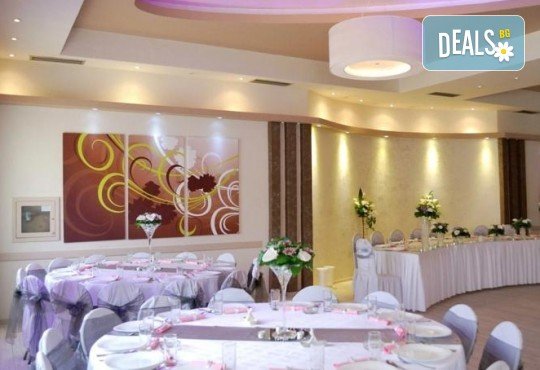 Посрещнете Нова година 2018 в Пирот! Празнична вечеря в ресторант Диана с музика на живо и неограничен алкохол, със собствен или организиран транспорт - Снимка 3