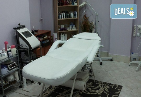 За сияйна, млада и свежа кожа на лицето! Химически пилинг в студио за красота Beauty, Лозенец! - Снимка 6