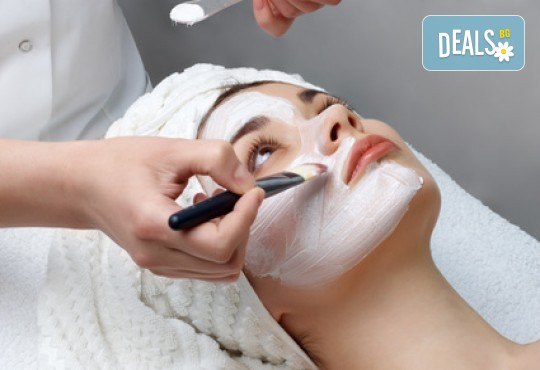 Перфектни с Miss Beauty: Дълбоко почистване на лице + пилинг и терапия с френската козметика Les Complexes Biotechniques - Снимка 1