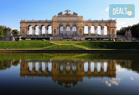 Самолетна уикенд екскурзия до аристократичната Виена! 3 нощувки със закуски, самолетен билет, летищни такси и водач от София Тур! - Снимка 5