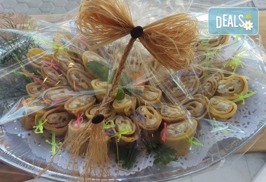 За празници! Кетъринг плато с 40 хапки палачинкови пънчета с български и френски сирена: сирене Philadelphia, топено сирене, синьо сирене, кашкавал, бяло сирене, ементал от Fresh & GO! - Снимка 4