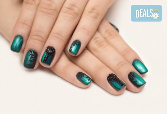 Поставяне на гел върху естествен нокът и оформяне на класически или френски маникюр в студио за красота Zarra Style, Студентски град - Снимка 3