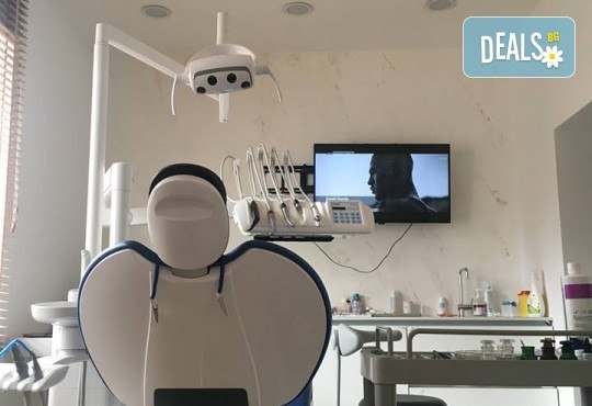 За искряща усмивка! Професионално избелване на зъби с LED лампа-робот Beyond Polus в Стоматологичен кабинет Д-р Лозеви - Снимка 2