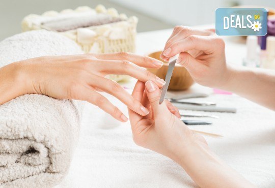 Терапия за чупливи или бавно растящи нокти, маникюр с гел лак в цвят по избор и 2 авторски декорации в студио за красота Velesa! - Снимка 3