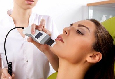 Дълбоко почистване на лице с ултразвукова шпатула и подхранваща ампула според типа кожа в студио за красота Шедьовър