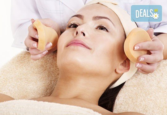 Дълбоко почистване на лице в 11 стъпки с нанасяне на седефен пилинг и матиращ флуид от Sunflower beauty studio - Снимка 3