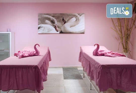 Романтичен СПА пакет за двама в Senses Massage & Recreation - масаж, перлена вана, вино и трансфер с лимузина Lincoln - Снимка 8