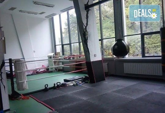 Сила и издръжливост! Пет тренировки по бокс и кикбокс за мъже, жени и деца на стадион Васил Левски в Боен клуб Левски! - Снимка 5