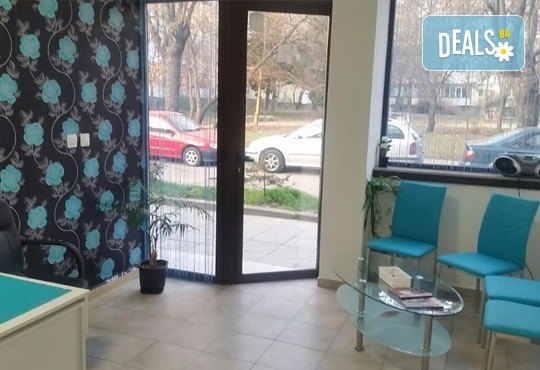 Подстригване, дълбока терапия за коса по избор - против пърхот, косопад, арганова, кератинова или с ботокс ефект, и оформяне на прическа със сешоар, преса или плитка в Beauty Vision! - Снимка 5